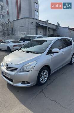 Минивэн Toyota Verso 2009 в Шумске