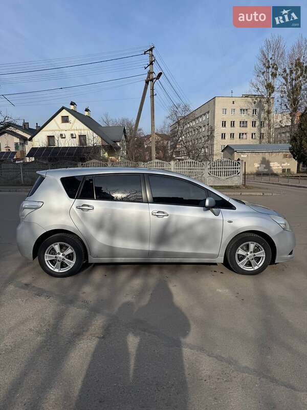 Мінівен Toyota Verso 2009 в Шумську