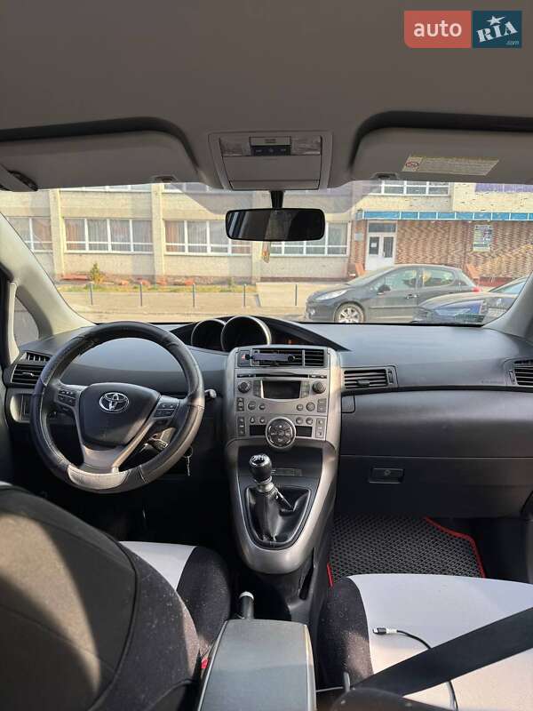Мінівен Toyota Verso 2009 в Шумську