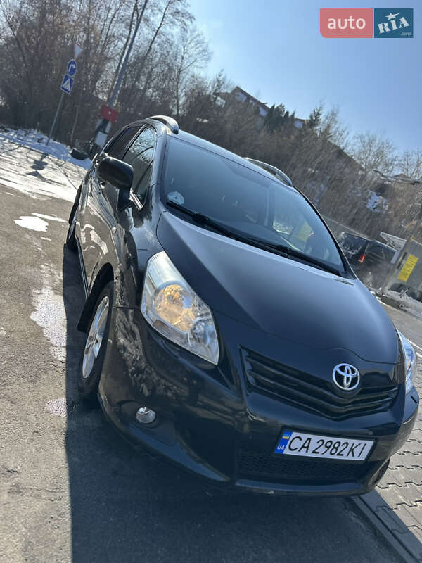 Мінівен Toyota Verso 2010 в Києві