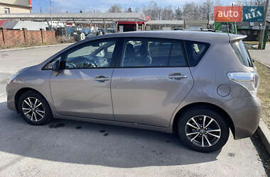 Минивэн Toyota Verso 2014 в 