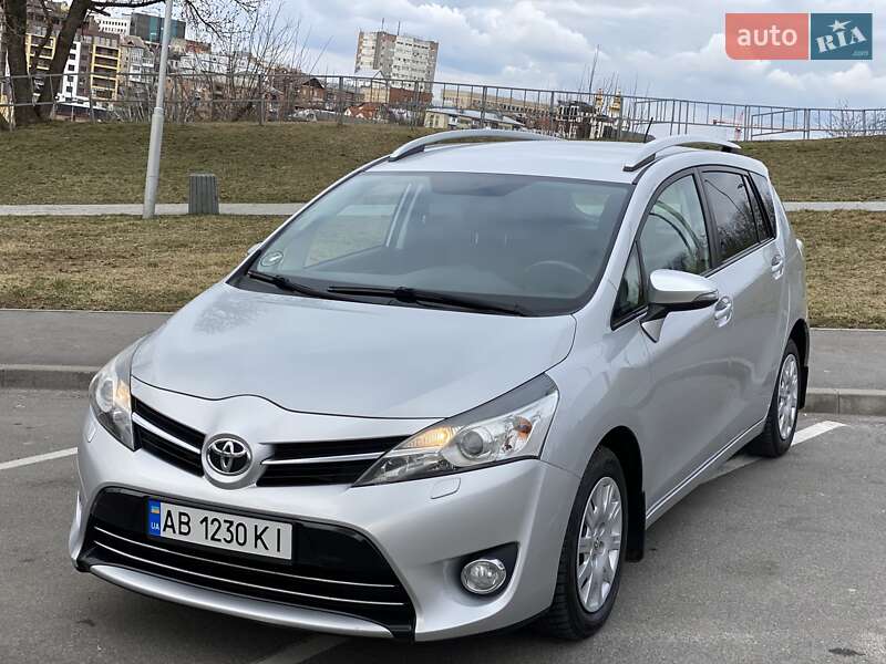 Мінівен Toyota Verso 2015 в Вінниці