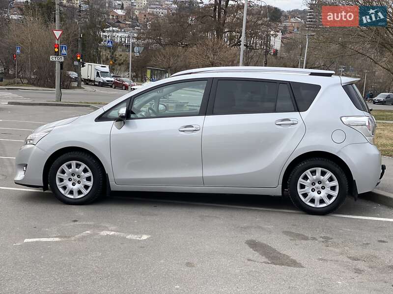 Мінівен Toyota Verso 2015 в Вінниці