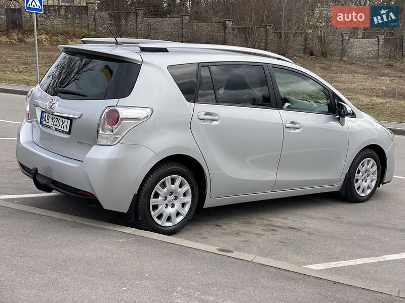 Мінівен Toyota Verso 2015 в Вінниці