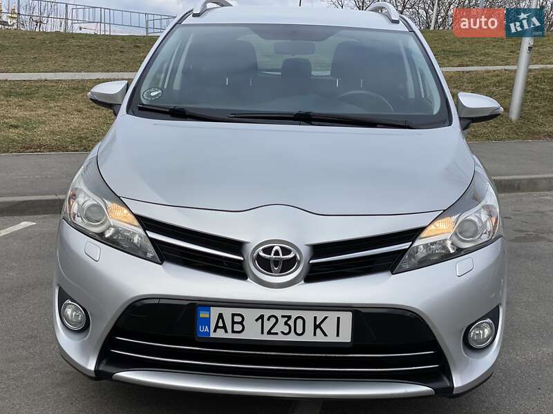 Мінівен Toyota Verso 2015 в Вінниці