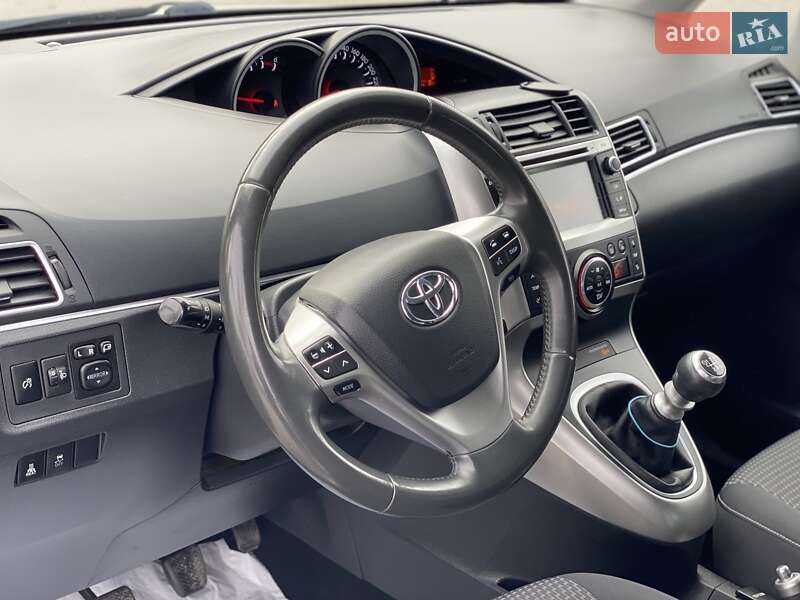 Мінівен Toyota Verso 2015 в Вінниці