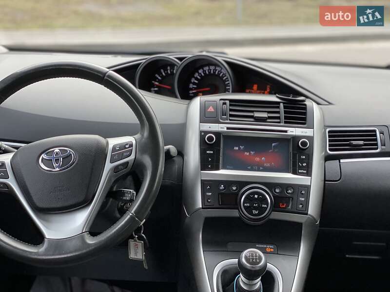 Мінівен Toyota Verso 2015 в Вінниці