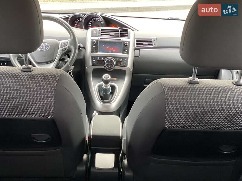 Мінівен Toyota Verso 2015 в Вінниці