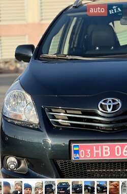 Мінівен Toyota Verso 2012 в 