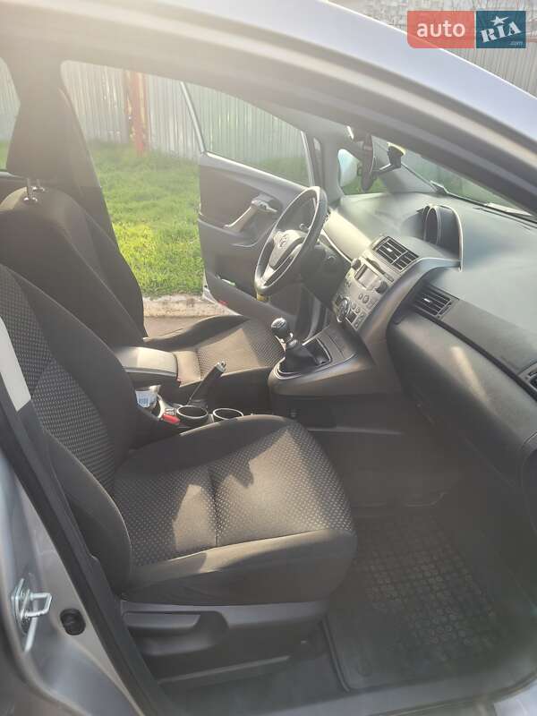 Минивэн Toyota Verso 2009 в Черноморске