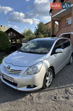 Минивэн Toyota Verso 2012 в 