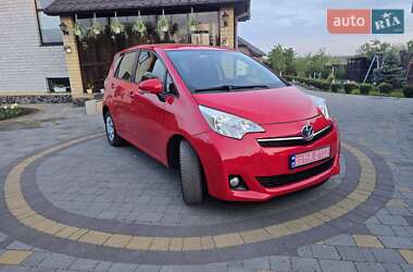 Минивэн Toyota Verso 2012 в 