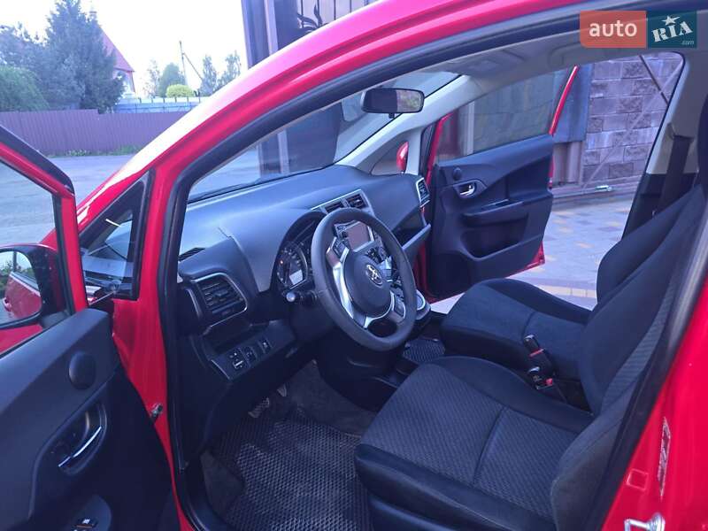 Мінівен Toyota Verso 2012 в Луцьку