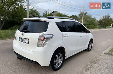 Минивэн Toyota Verso 2014 в 