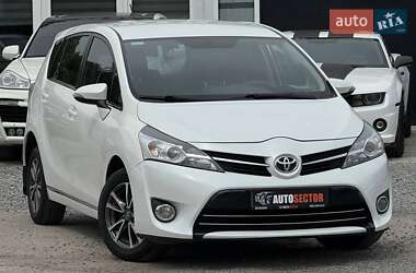 Минивэн Toyota Verso 2013 в 