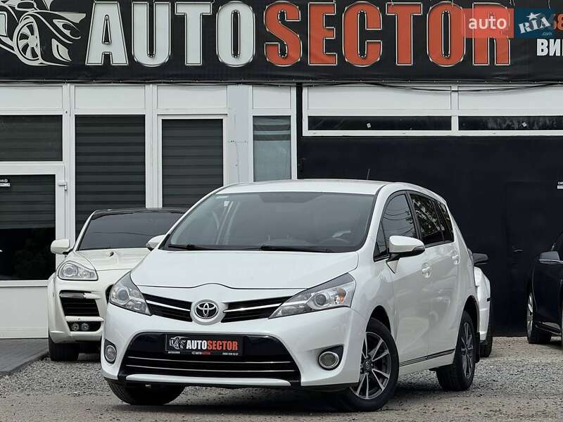Минивэн Toyota Verso 2013 в 