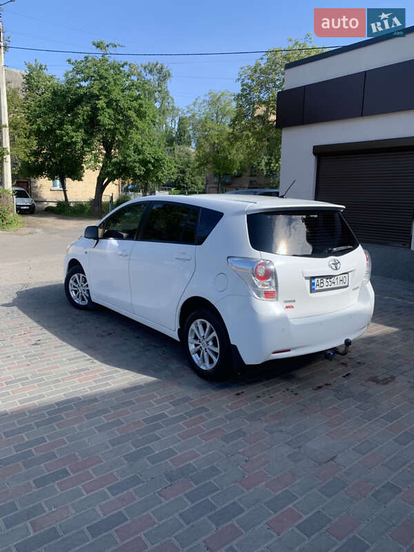 Мінівен Toyota Verso 2010 в Черкасах