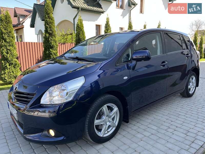 Минивэн Toyota Verso 2012 в 