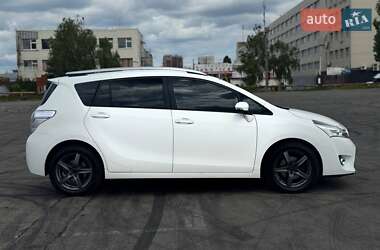 Минивэн Toyota Verso 2013 в 