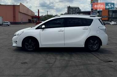 Минивэн Toyota Verso 2013 в 