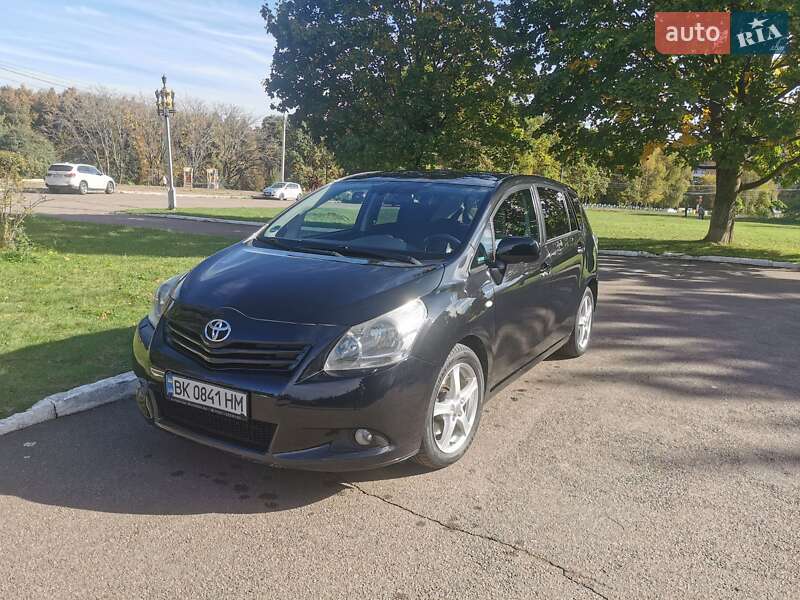 Мінівен Toyota Verso 2009 в Рівному