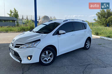 Минивэн Toyota Verso 2014 в 