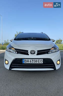 Минивэн Toyota Verso 2014 в 