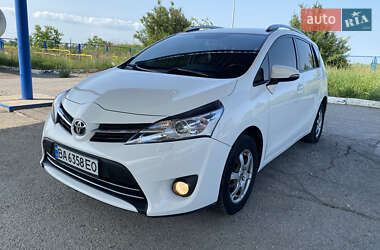 Минивэн Toyota Verso 2014 в 