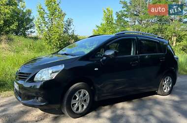 Минивэн Toyota Verso 2011 в 