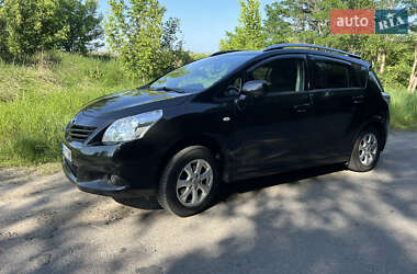 Минивэн Toyota Verso 2011 в 
