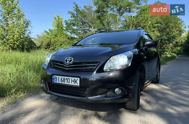 Минивэн Toyota Verso 2011 в 