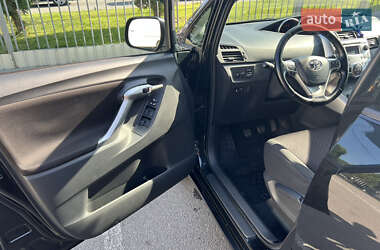 Минивэн Toyota Verso 2011 в 
