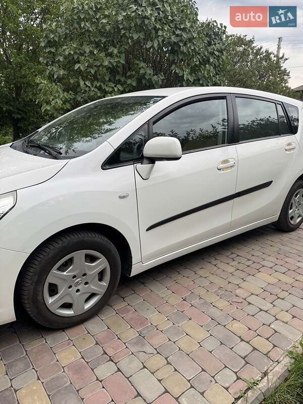 Мінівен Toyota Verso 2009 в Харкові