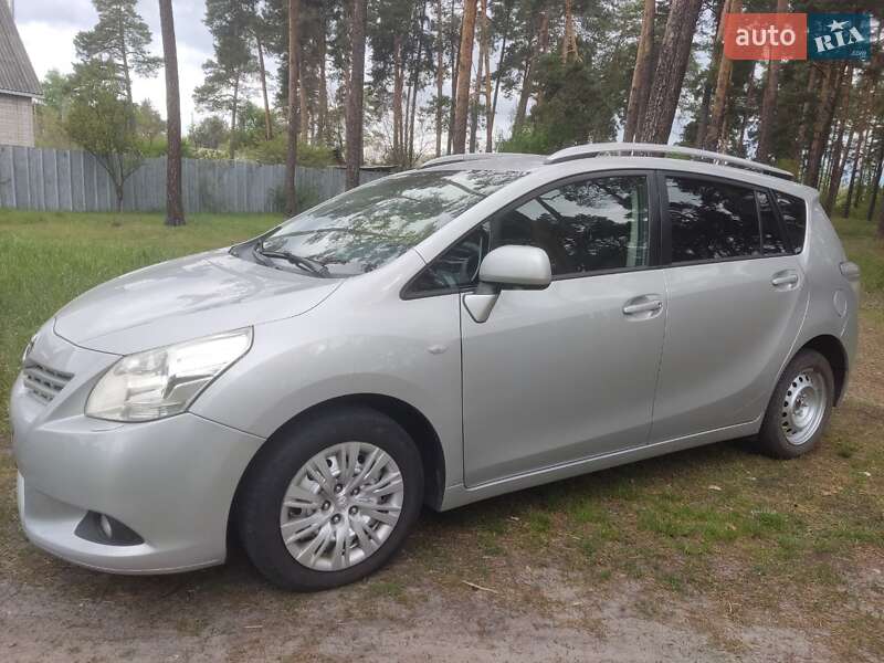 Мінівен Toyota Verso 2011 в Києві