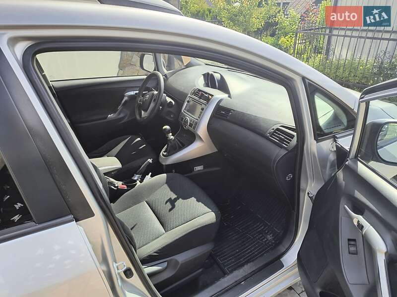 Мінівен Toyota Verso 2012 в Турці фото 5 Мінівен Toyota Verso 2012 в Турці