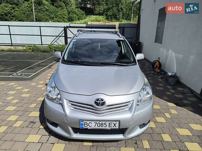 Мінівен Toyota Verso 2012 в Турці фото 2 Мінівен Toyota Verso 2012 в Турці