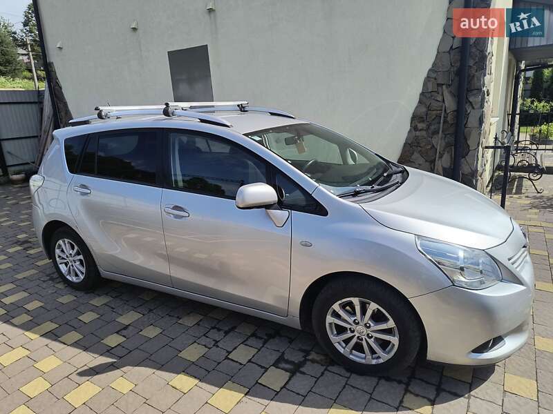 Мінівен Toyota Verso 2012 в Турці фото 3 Мінівен Toyota Verso 2012 в Турці