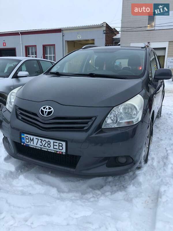 Мінівен Toyota Verso 2010 в Сумах