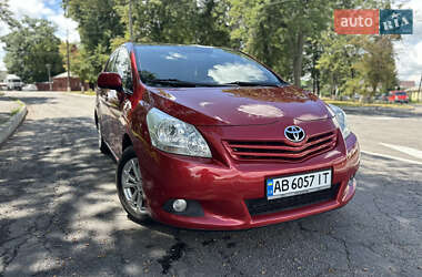Мінівен Toyota Verso 2010 в 