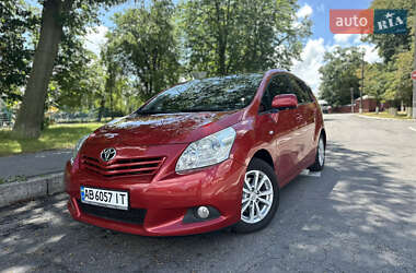 Мінівен Toyota Verso 2010 в 