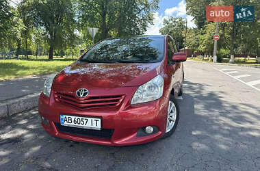 Мінівен Toyota Verso 2010 в 