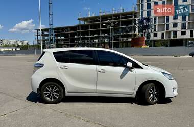 Мінівен Toyota Verso 2013 в 