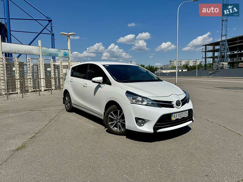Мінівен Toyota Verso 2013 в Харкові