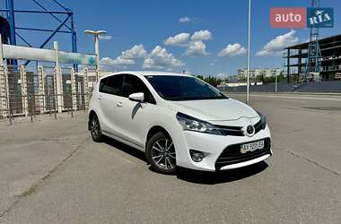 Мінівен Toyota Verso 2013 в 