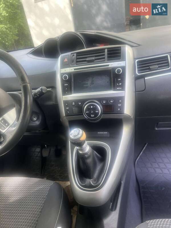 Мінівен Toyota Verso 2014 в Золочеві