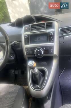 Мінівен Toyota Verso 2014 в 