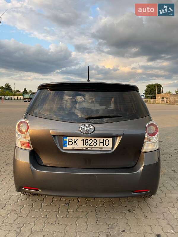 Минивэн Toyota Verso 2009 в Сарнах