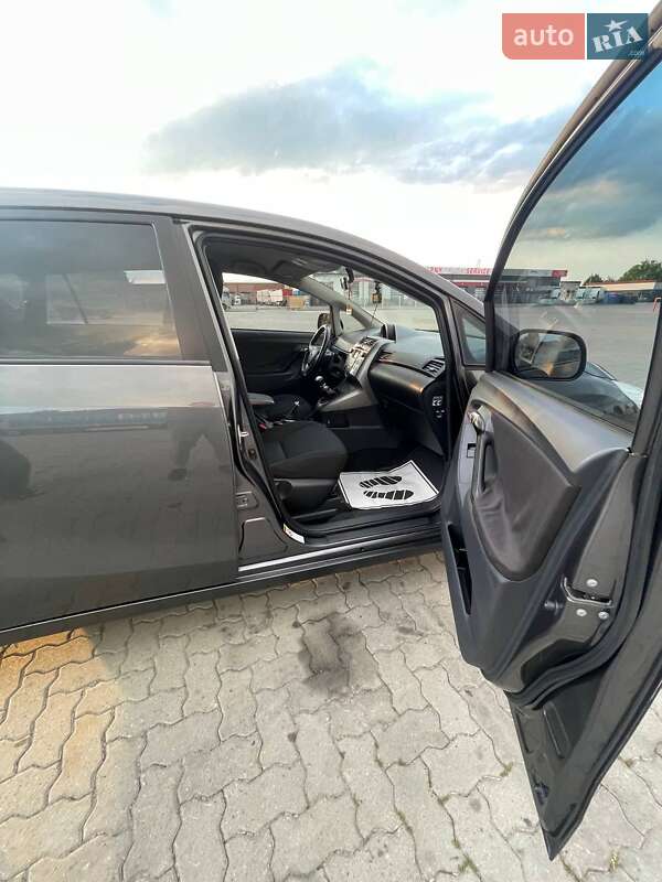 Минивэн Toyota Verso 2009 в Сарнах