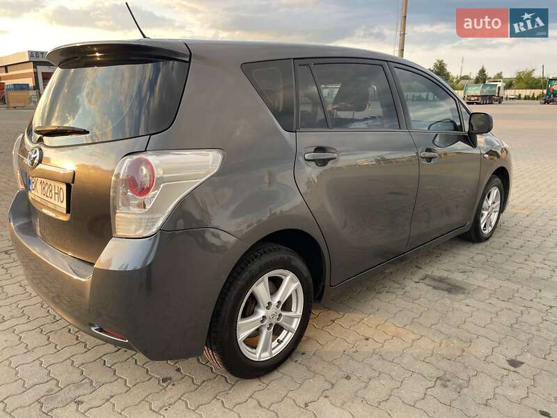 Минивэн Toyota Verso 2009 в Сарнах