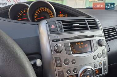 Минивэн Toyota Verso 2010 в 